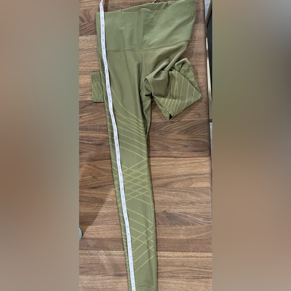 Size 8 tall lime green lululemon - Picture 7 of 7